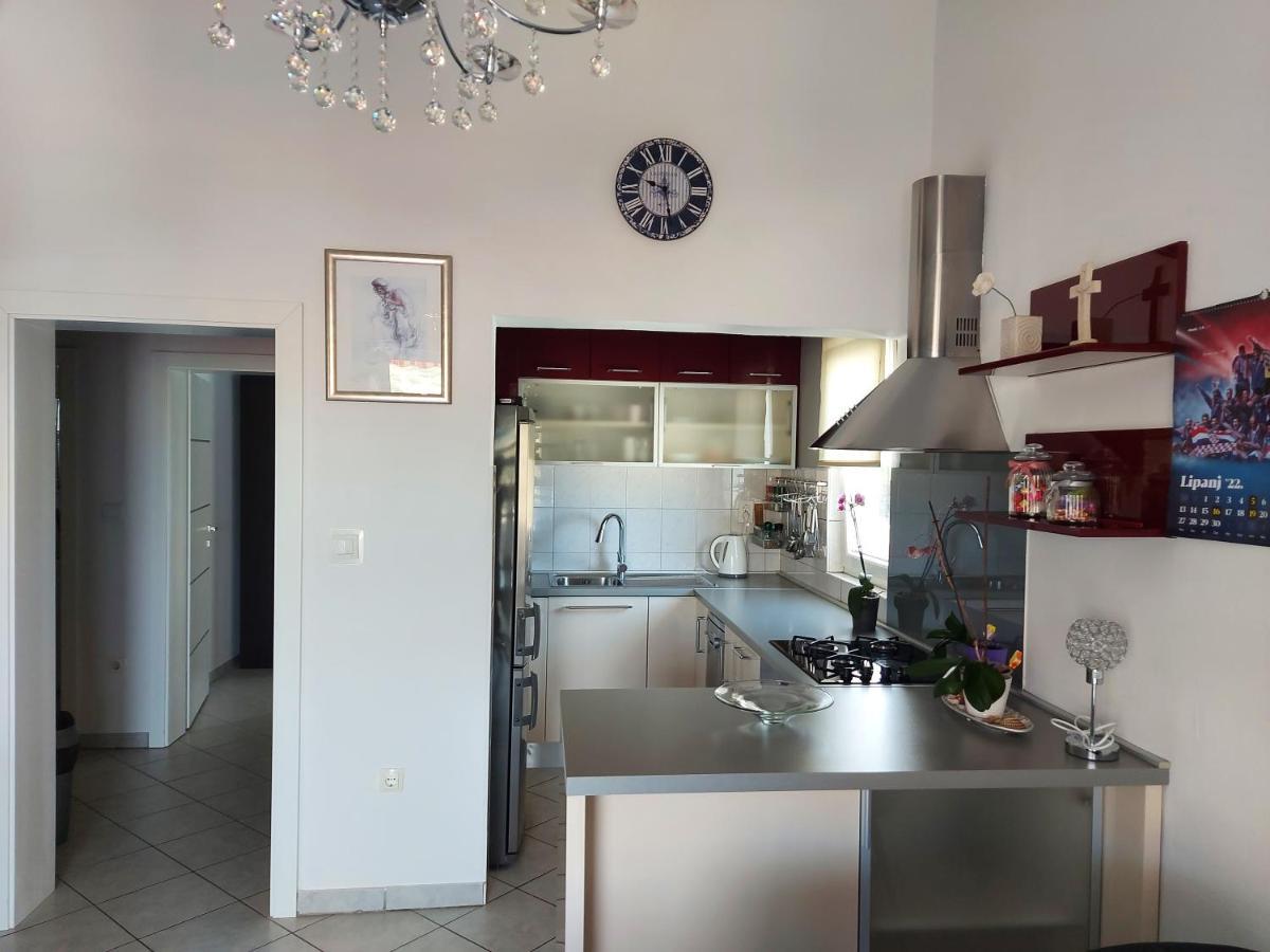 Apartamento Lara & Vito Metajna Exterior foto
